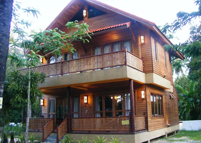 Baan Banyan Villa, Wood House Short Walk To Mae Nam Beach