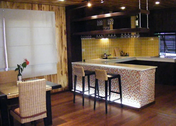 Baan Banyan Villa, Wood House Short Walk To Mae Nam Beach