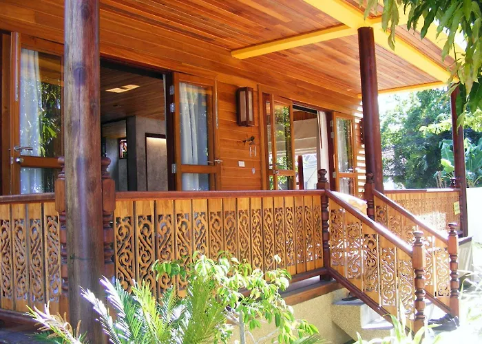 Baan Banyan Villa, Wood House Short Walk To Mae Nam Beach